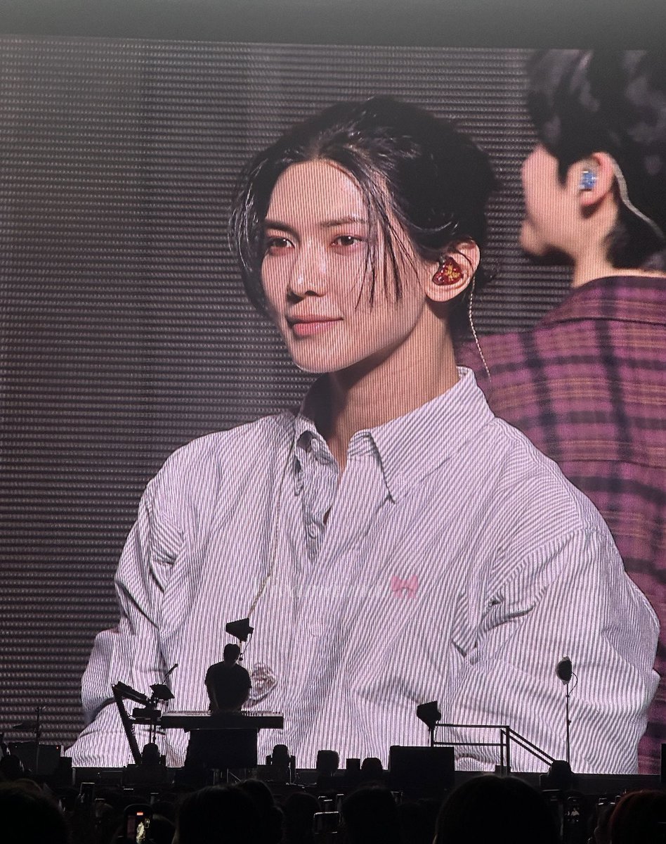 YeosangGlobal's tweet photo. YEOSANG ON THE BIG SCREEN https://t.co/4aGXrZEW3p