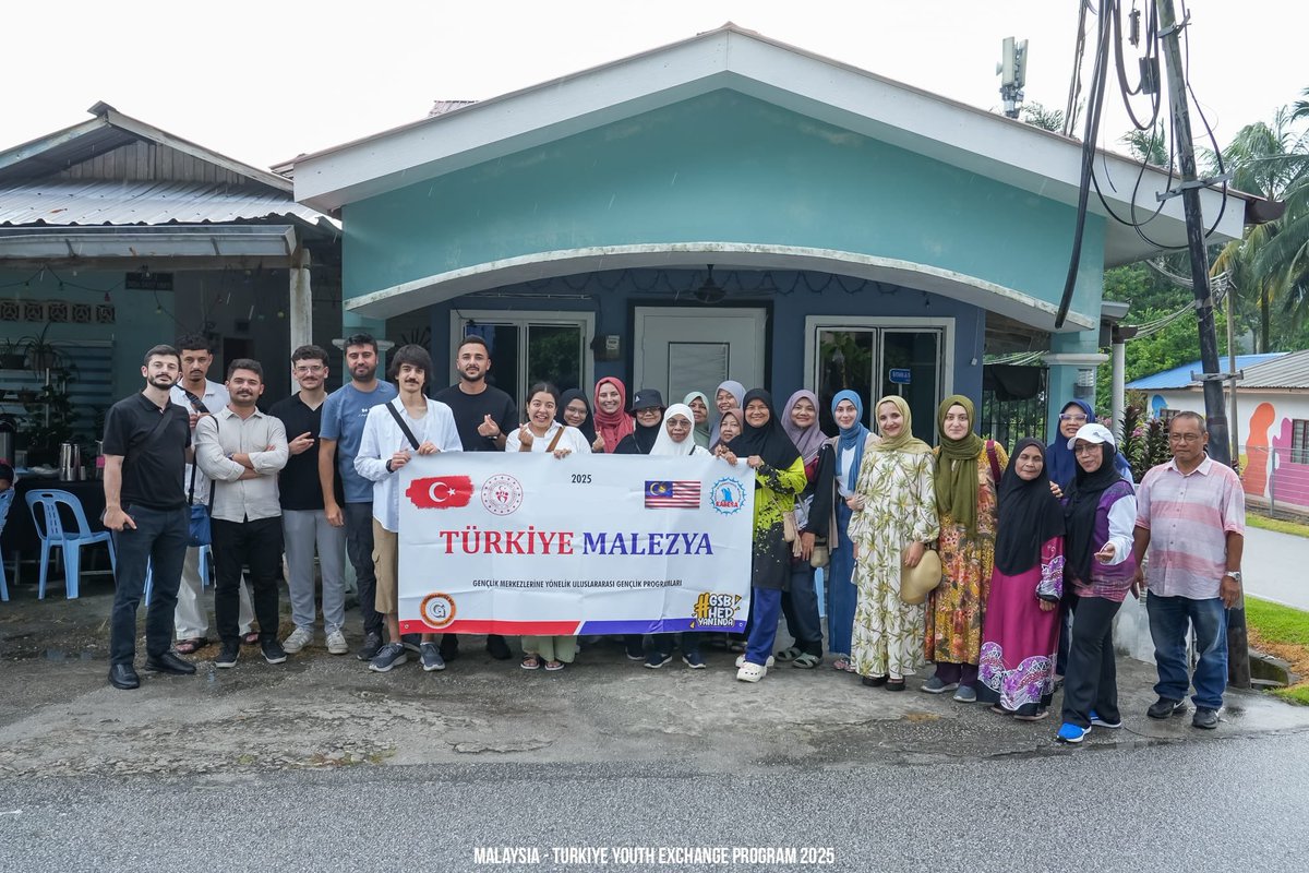 Kastamonu ve İstanbul olarak 10 gencimizle birlikte Malezya’daydık! 🇲🇾✈️
Atölyelerden kültürel gezilere, yerel ailelerle homestay’den üniversite buluşmalarına dopdolu bir program yaşadık.Gençler deneyim kazandı, dostluklar kuruldu.Herşey  için teşekkür ederiz 👏🏼 💫