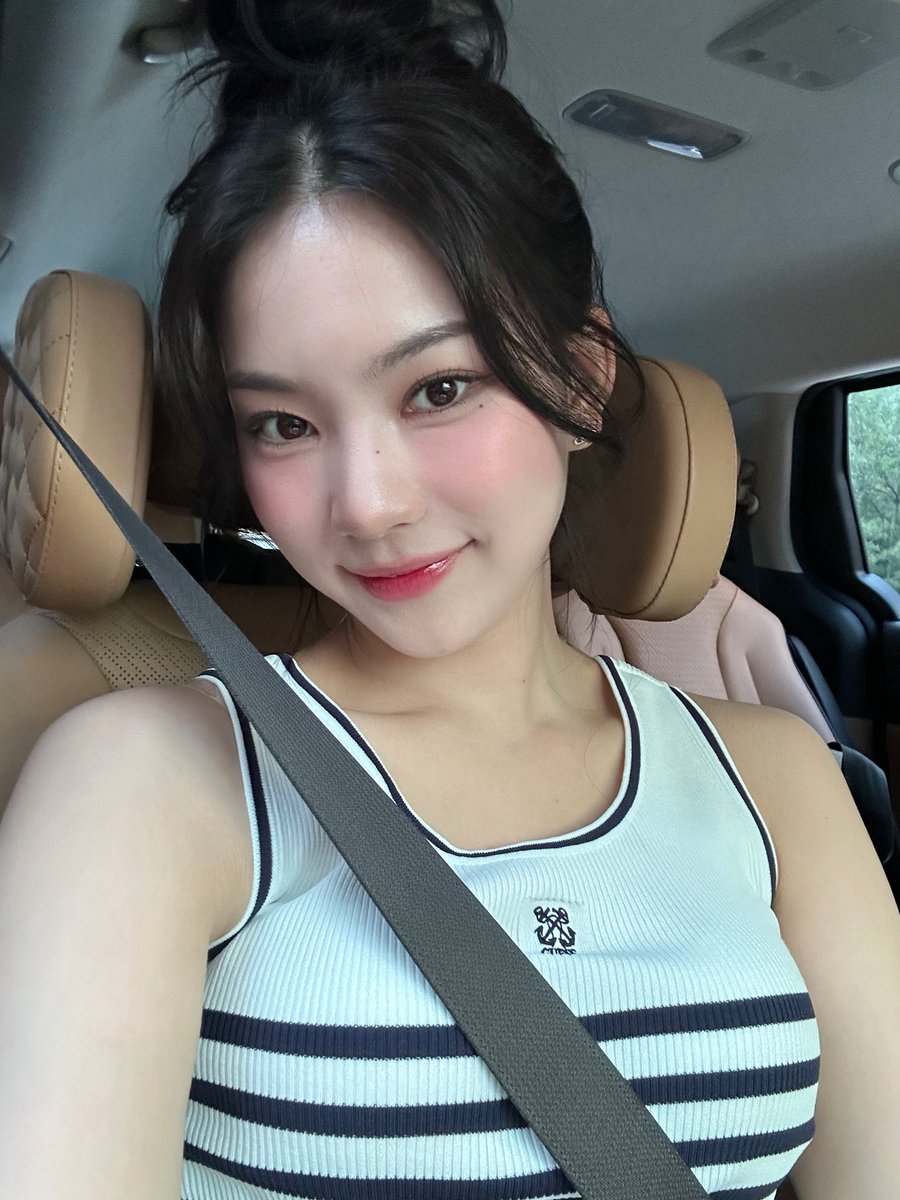 아이사 똥머리 너무 예뿌드 ..
여름이니까 자주 해주세요..♡