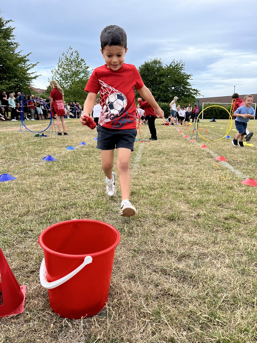 A few more photos from our Reception sports day. The children had a lovely time cheering each other on. Thank you to all of the parents who came to support them. 😊