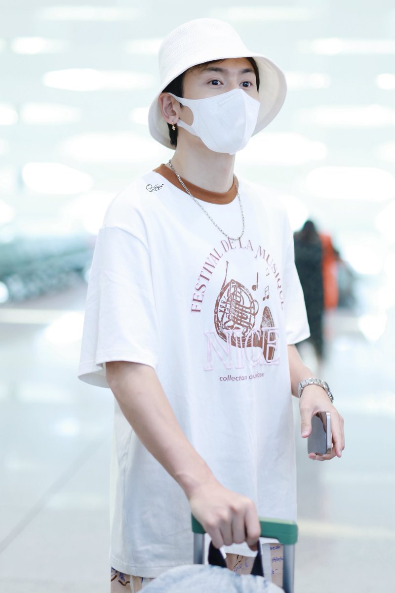 ehsally1's tweet image. 250706 深圳🛫
#张哲瀚 #ZhangZhehan 

#ZhangZhehan #ZhangZhehan张哲瀚
#张哲瀚 #張哲瀚 #ZZH 
#チャンジャーハン #장철한 #จางเจ๋อฮั่น
#zhangzhehan_super3 
#洪荒剧场
#zhangsanjian
#张三坚
#山河令
#WordOfHonor 
#TheRealZhangZhehan