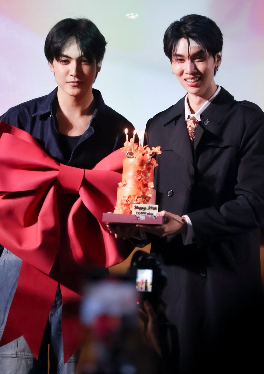 คุณธีร์โบเล็กไปนะคะอยากให้ลองปรึกษาน้องจุงดู 👀🎁🎀
<a href="/ppnaravit/">ppnaravit</a>  <a href="/ChenRcj/">อันโดรเมด้า ชุน</a> 

#MeAndTheeSeries 
<a href="/dunknatachai/">dunknatachai</a> <a href="/phuwintang/">phuwintang</a>