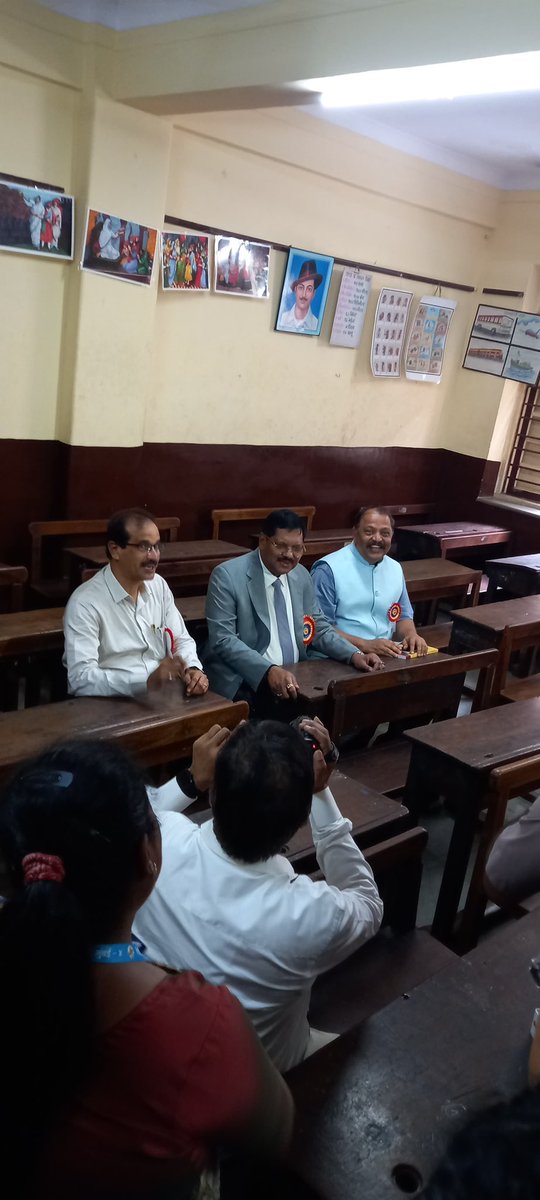 | Full Circle Moment!

Chief Justice of India D.Y. Gavai visited Chikitsak Samuh Shirolkar High School in South Mumbai — the same school where he studied from Std. 4th to Std. 8th. A nostalgic walk down memory lane for India’s top judge!

#CJI #Mumbai #Inspiration #Education