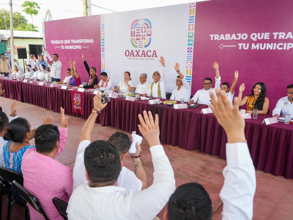 📰✅Acompaña Nino Morales, a Salomón Jara en su gira por el Istmo

Dialogar con mis paisanas y paisanos del Istmo, nos permite fortalecer los caminos de la transformación, sostuvo Antonino Morales Toledo senador por Oaxaca, al acompañar al gobernador del estado Salomón Jara Cruz