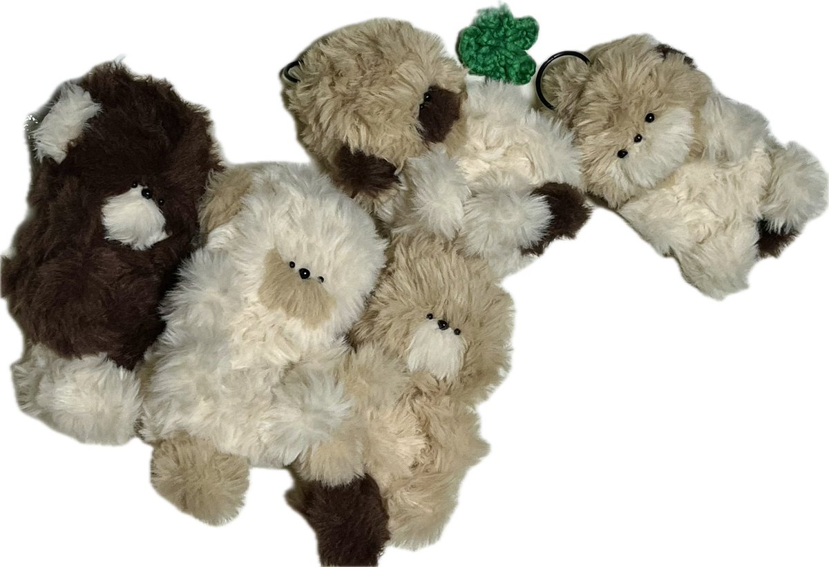 모루인형 처음 접할때 어려워서 7번을 풀고
그러다 감이 잡혔습니당

레진은 실수하면 망하는데..(?)
실수해도 괜찮은 모루 인형이라 다행이에요

디페스타에 데려갈까합니다

이제 쿨톤 해달 만들어보겠습니당

이름도 지어줬습니다
달달이 🥰