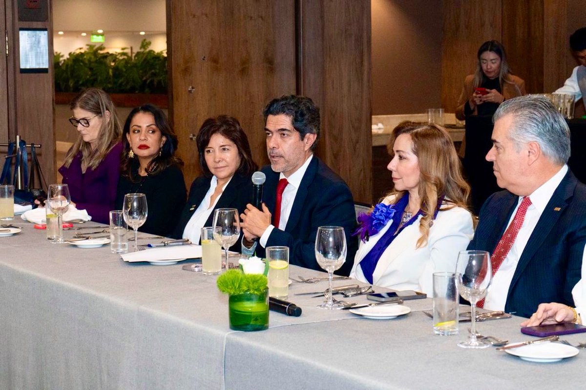 50+1 Internacional presidida por <a href="/nenaorantes/">María Elena Orantes</a> sostuvo un encuentro con el presidente <a href="/cceoficialmx/">Consejo Coordinador Empresarial CCE</a> <a href="/fcervantes5/">Francisco Cervantes Díaz</a>, la Magistrada Presidenta <a href="/TEPJF_informa/">Tribunal Electoral del PJF</a>, Dra. Mónica Soto y el Jefe de Oficina de Cancillería <a href="/RobertoDeLeonHu/">Roberto De León H</a>, para dialogar sobre el papel estratégico de las mujeres