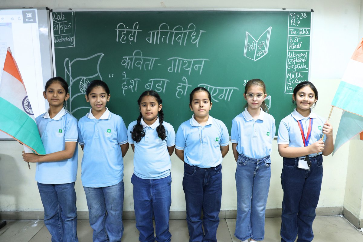 chitkara_school's tweet photo. Grade 3 students at Chitkara International School shine in “Kavita Gaayan” activity inspired by “Desh Bada Ho Jayega”

#CIS #Independenceday #Activity #hindi #poems #India #Art #Classactivity #kids #learning #Hindipoems https://t.co/yWywPISU5g