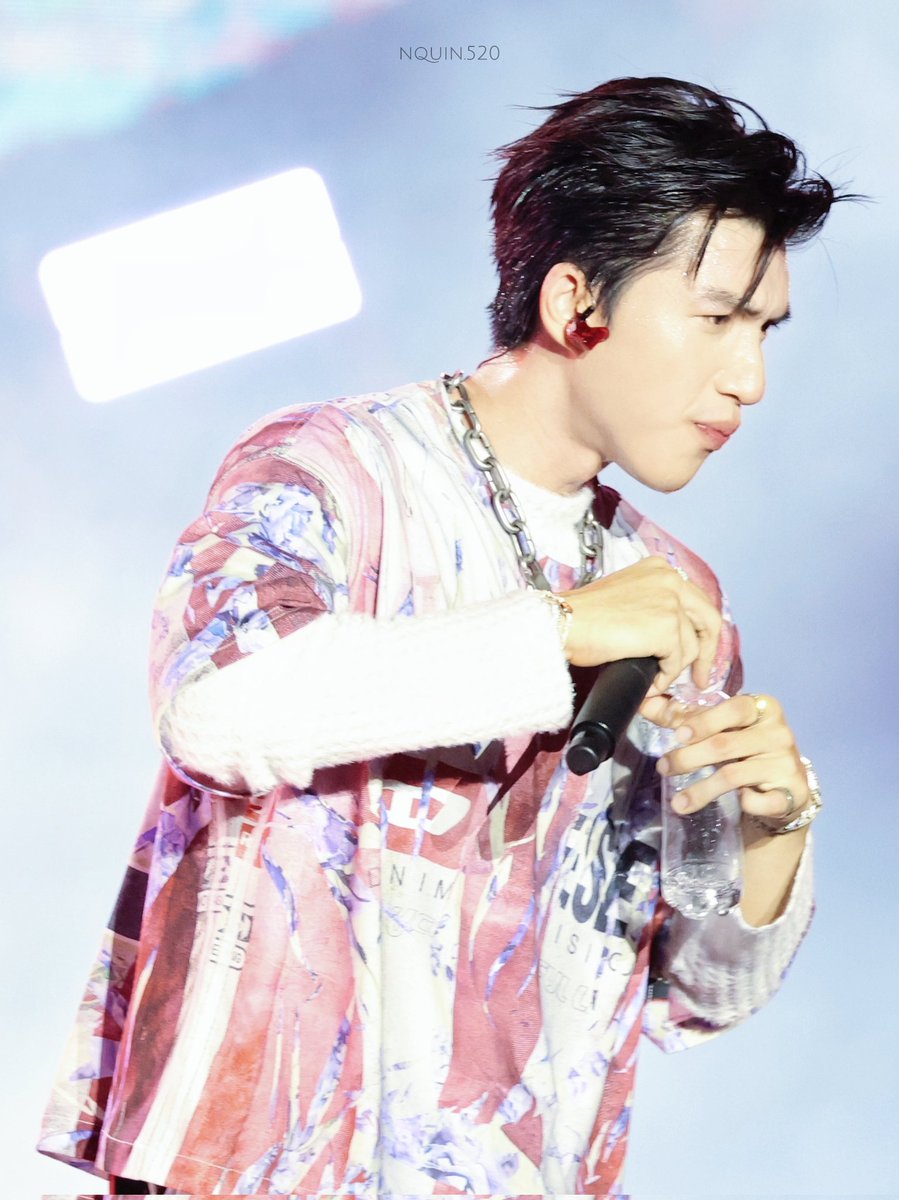 nquin520's tweet photo. [HQ] - CIRCLE K CONCERT HÀ NỘI
050725 | #HIEUTHUHAI

lông mày skinship 😼 https://t.co/2mlGHCy7o1