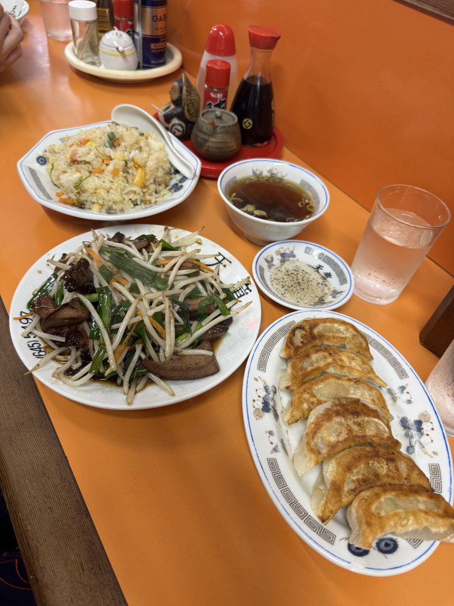 pose1don68's tweet photo. 開店直前の街並みはあわただしくてー♩
嬉し恥ずかし朝帰り🤗

餃子
レバニラ
炒飯
町中華でやろうぜ📺
レバニラ餃子美味かった🤭 https://t.co/WvijdPTV6E