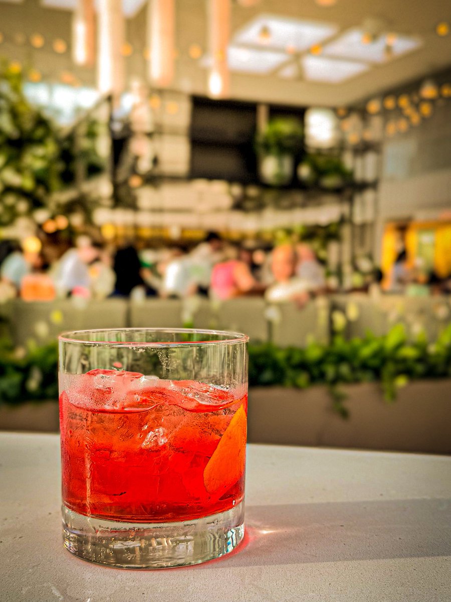 Negronis with the homies. 🍊🇮🇹
Live from GiGi’s Coquitlam — where the pasta’s handmade, the vibes are imported, and the DJ is just trying not to spill Campari on the decks.
#ELdjLOCO #GiGisCoquitlam #NegroniNights #OpenFormatWithExtraParmesan #ItalianAF #VibesAndVermouth