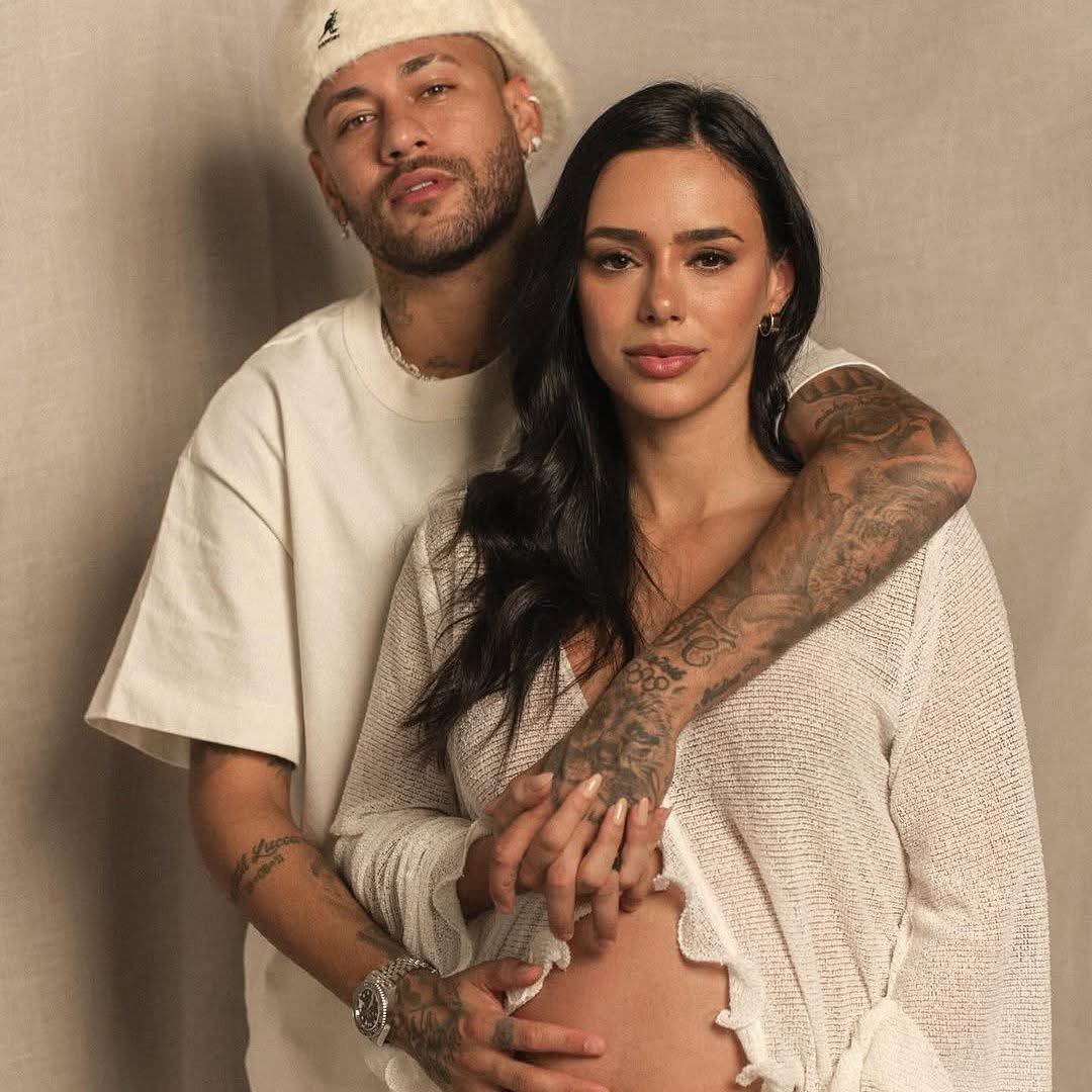🚨Urgente. Mel, a segunda filha da influenciadora Bruna Biancardi, 31, e do jogador de futebol Neymar Jr., 33, nasceu neste sábado (5). Confira a foto dela e Mavie.