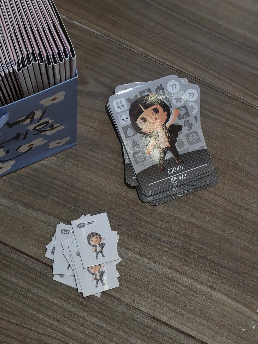 여기에 아미보랑 띠부씰도 같이 뒀어요 .ᐟ (ꈍᴗꈍ)