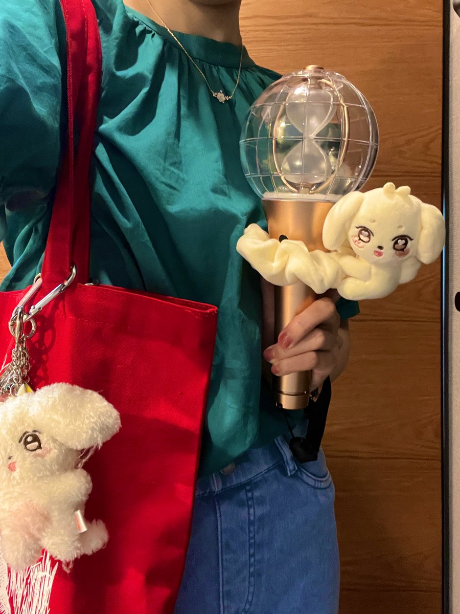 biscuit_615's tweet photo. 💙💚❤️

#ATINY_OOTD #IN_YOUR_DRESSCODE #ATEEZ https://t.co/uzWwRTgcG7