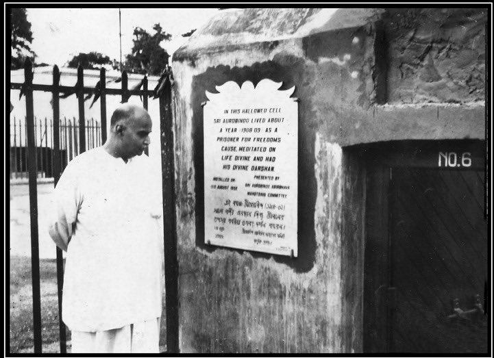 AmritMahotsav's tweet image. राष्ट्रभक्ति का प्रतीक, बलिदान की मिसाल
भारत माता के वीर सपूत डॉ. श्यामा प्रसाद मुखर्जी, जिन्होंने अखंड भारत की कल्पना को अपने जीवन का संकल्प बना लिया।
देश की एकता और अखंडता के लिए जिन्होंने अपना सर्वस्व समर्पित कर दिया
ऐसे भारत केसरी को उनकी 125वीं जयंती पर श्रद्धापूर्वक नमन…