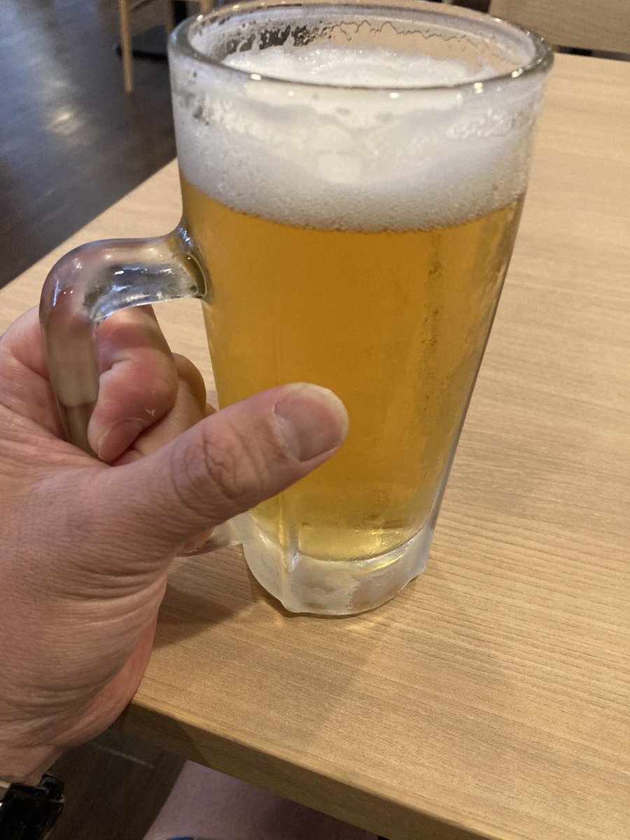 小金湯まで約17キロラン。暑さで一度給水。サロモンのアクティブスキン8リットル。温泉セットも入ってちょうどいい。課題も見えたし。何よりビール🍻うまい。無料バスで帰ります。#温泉ラン