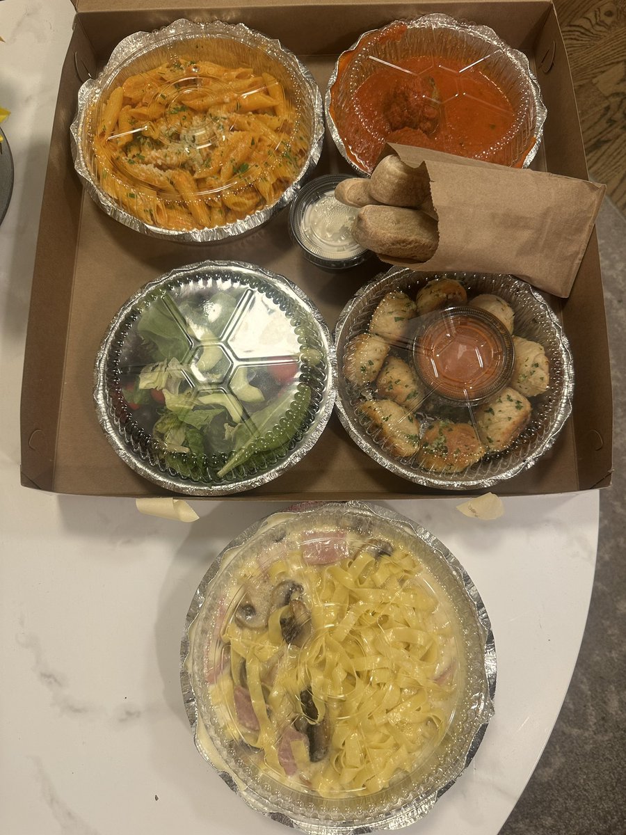 Celebration dinner of sorts. 🎉 

Got surprise garlic knots on the house! 🍝 🥗 🥖

Cheers to onward and upward.