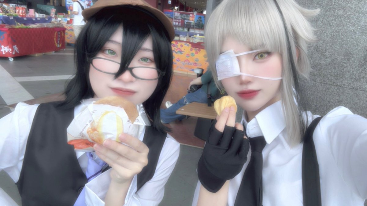 そくほー！⚠︎眼帯
お腹減ってシュークリーム食べてる

 #アコスタATC