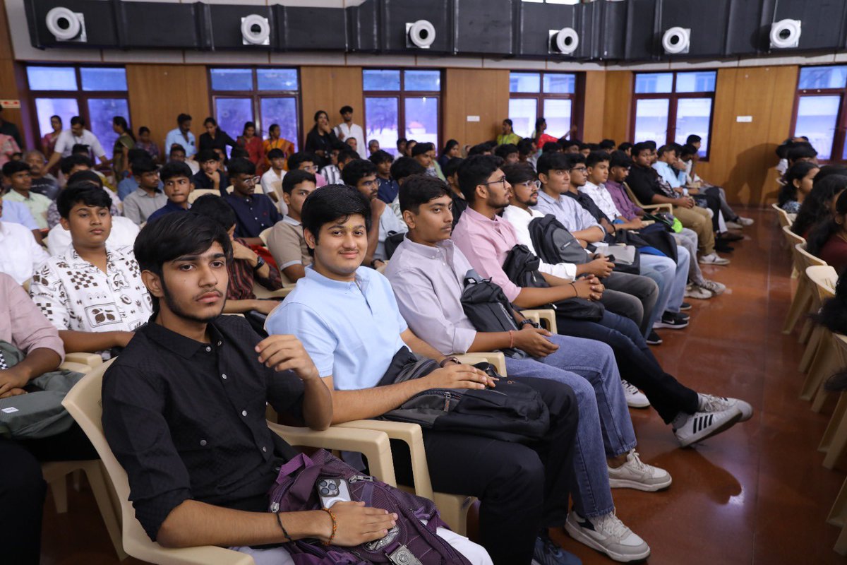 drkkr's tweet image. From school bells to college dreams!
From school uniforms to “what do I wear today?”
To the fresh batch stepping into campus life — welcome to a world of discovery, debates, deadlines & dreams.
College isn’t just a place, it’s a launchpad.
Let’s make these years count — not just…