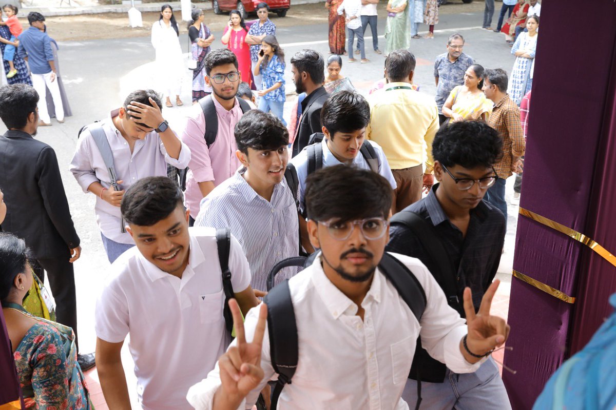 drkkr's tweet image. From school bells to college dreams!
From school uniforms to “what do I wear today?”
To the fresh batch stepping into campus life — welcome to a world of discovery, debates, deadlines & dreams.
College isn’t just a place, it’s a launchpad.
Let’s make these years count — not just…