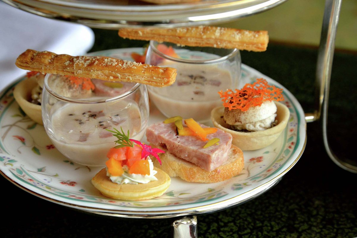 洋ナシ＆ぶどうスイーツを満喫🍐🍇

江戸川橋駅の近くにある「ホテル椿山荘東京」より、秋らしい色合いのアフタヌーンティーが登場。9/1(月)～11/10(月)まで楽しめます🍁

enjoytokyo.jp/news/203938/