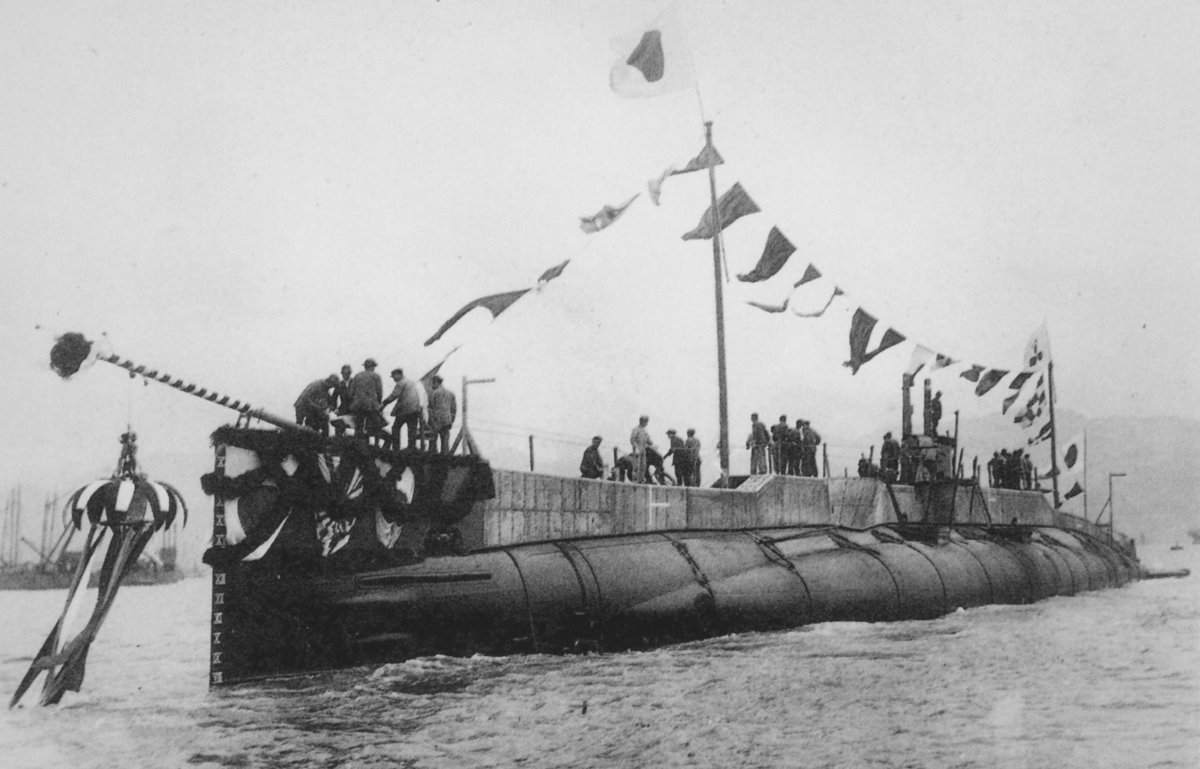 7月6日の写真
二等潜水艦　第27潜水艦 (→呂53)
日付　1920年7月6日
場所　三菱神戸造船所
撮影
状況　進水

static.ow.ly/photos/origina…