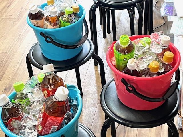 本日12時40分よりインストアイベントです。
暑いので、ドリンク飲んでください。フリーです。