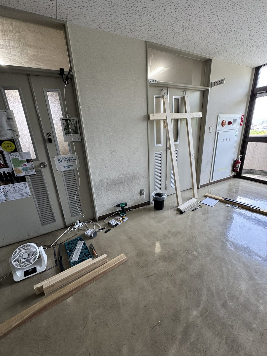 cocolabJP's tweet image. ようやく休日に時間が取れたので、やりかけでずっと放置されていた研究室外サイネージ設置大作戦、決行中です🔥🔥🔥
#cocolab