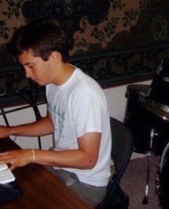 doubttyou's tweet photo. GOD DAMNIT TAKE HIS PAIN AWAY AND GIVE IT TO BRENDON URIE!!!! https://t.co/NolZyJMIzp