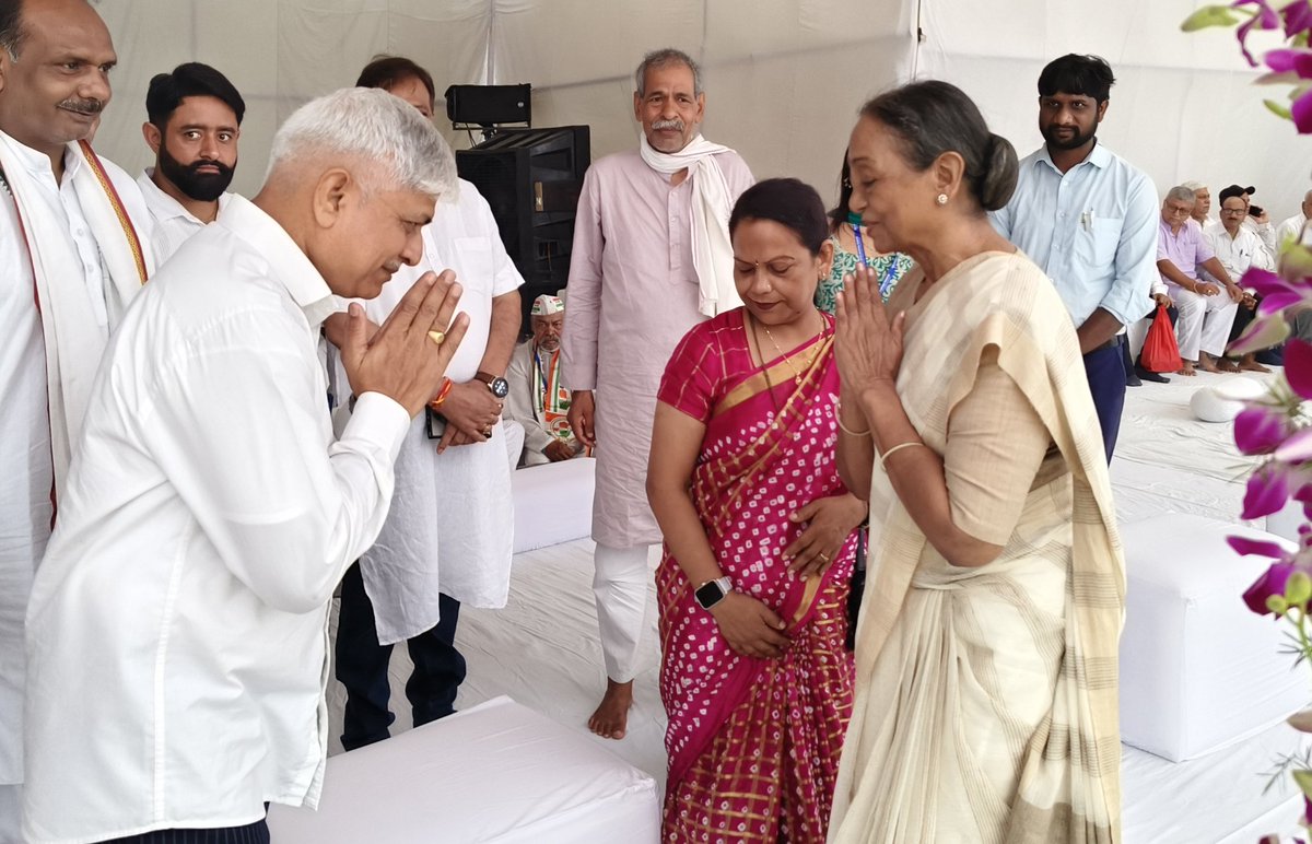 Dalit Congress ЁЯЗоЁЯЗ│ (@incscdept) on Twitter photo рдбреЙ. рдмрд╛рдмрд╛рд╕рд╛рд╣реЗрдм рдЕрдВрдмреЗрдбрдХрд░ рдЬреА рдХреЗ рд╡рд┐рдЬрди рдХреЛ рдФрд░ рдЙрдирдХреЗ рджреНрд╡рд╛рд░рд╛ рд╕рдВрдШрд░реНрд╖ рд╕реЗ рдорд┐рд▓реА рдпреЛрдЬрдирд╛рдУрдВ рдХреЛ рдмрд╛рдмреВ рдЬрдЧрдЬреАрд╡рди рд░рд╛рдо рдЬреА рдиреЗ рдордВрддреНрд░реА рд░рд╣рддреЗ рд╣реБрдП рд╕рднреА рд╡рд┐рднрд╛рдЧреЛрдВ рдореЗрдВ рдкреВрд░реА рдИрдорд╛рдирджрд╛рд░реА рд╡ рдХрд░реНрддрд╡реНрдп рдирд┐рд╖реНрдард╛ рд╕реЗ рд▓рд╛рдЧреВ рдХрд┐рдпрд╛ !
рднрд╛рд░рдд рдХреЗ рдкреВрд░реНрд╡ рдЙрдк-рдкреНрд░рдзрд╛рдирдордВрддреНрд░реА рдмрд╛рдмреВ рдЬрдЧрдЬреАрд╡рди рд░рд╛рдо рдЬреА рдХреА рдкреБрдгреНрдпрддрд┐рдерд┐ рдкрд░ рд╢реНрд░рджреНрдзрд╛рдкреВрд░реНрд╡рдХ рдирдордиред рдбреЙ. рдмрд╛рдмрд╛рд╕рд╛рд╣реЗрдм рдЕрдВрдмреЗрдбрдХрд░ рдЬреА рдХреЗ рд╡рд┐рдЬрди рдХреЛ рдФрд░ рдЙрдирдХреЗ рджреНрд╡рд╛рд░рд╛ рд╕рдВрдШрд░реНрд╖ рд╕реЗ рдорд┐рд▓реА рдпреЛрдЬрдирд╛рдУрдВ рдХреЛ рдмрд╛рдмреВ рдЬрдЧрдЬреАрд╡рди рд░рд╛рдо рдЬреА рдиреЗ рдордВрддреНрд░реА рд░рд╣рддреЗ рд╣реБрдП рд╕рднреА рд╡рд┐рднрд╛рдЧреЛрдВ рдореЗрдВ рдкреВрд░реА рдИрдорд╛рдирджрд╛рд░реА рд╡ рдХрд░реНрддрд╡реНрдп рдирд┐рд╖реНрдард╛ рд╕реЗ рд▓рд╛рдЧреВ рдХрд┐рдпрд╛ !
рднрд╛рд░рдд рдХреЗ рдкреВрд░реНрд╡ рдЙрдк-рдкреНрд░рдзрд╛рдирдордВрддреНрд░реА рдмрд╛рдмреВ рдЬрдЧрдЬреАрд╡рди рд░рд╛рдо рдЬреА рдХреА рдкреБрдгреНрдпрддрд┐рдерд┐ рдкрд░ рд╢реНрд░рджреНрдзрд╛рдкреВрд░реНрд╡рдХ рдирдордиред