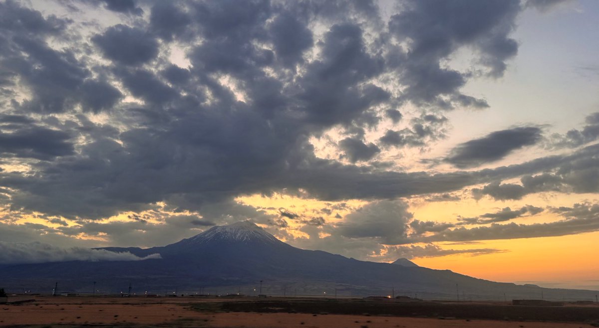 Pazar uyumuyor kalkıyor gün doğumu çekiyorum, dopamin demliyorum :) tavsiye edilir :))
