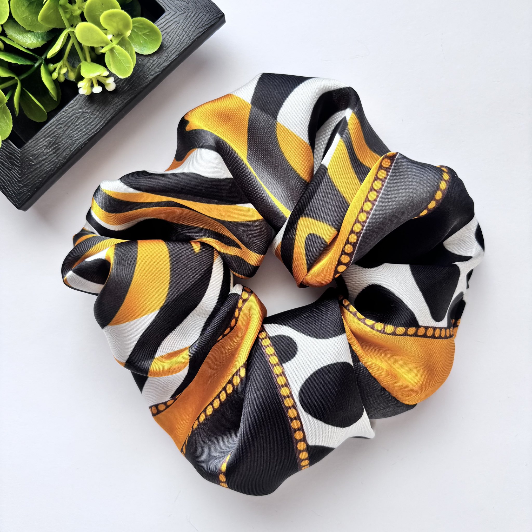 ♡専用♡ハンドメイドシュシュ ⊹⁺⸜(ᐡ⸝ɞ̴̶̷ ·̮ ɞ̴̶̷⸝ᐡ)⸝⁺⊹ 🎀新種のシュシュ 早口言葉みたいな⁉️しんしゅのしゅしゅ