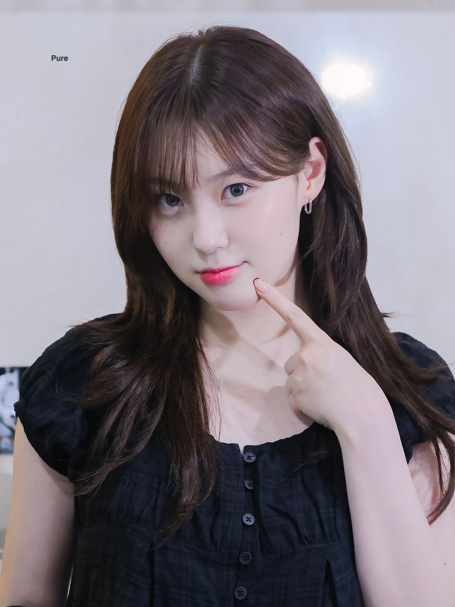 pure_0426's tweet photo. 250703 경청 HQ

채현이 보고 너무 예뻐서 하룰라라 갈 뻔 🖤
#케플러 #Kep1er
#김채현 #CHAEHYUN #チェヒョン https://t.co/bBpQV5ZLyf