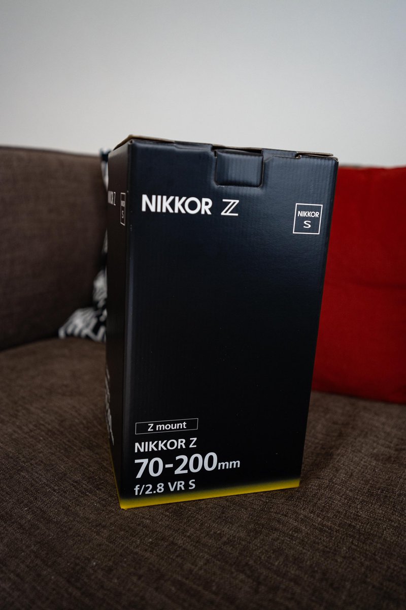 4Tateyama's tweet photo. NIKKOR Z 70-200 f/2.8 VR S

マウント乗り替えに際してFLは売却したので、しばし不在でしたが、
夏のキャッシュバックキャンペーンに便乗してZレンズを導入しました！

まだ手元にある初代と並べて😃

モデルチェンジ前なのかも知れませんが、暫くはこのレンズで楽しんでいこうと思います👌 https://t.co/8bnrKkhGmB