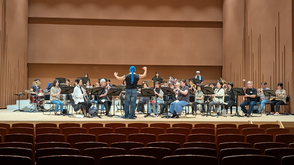 あと1時間となりました！！
外はお暑いので皆さま、水分たくさんとってお越くださーい！！
中はきっと涼しく、でも熱い演奏てお待ちしております♡♡
  #蓮田ウインドオーケストラ
 #はすとぴあ
 #蓮田市総合文化会館 
 #吹奏楽