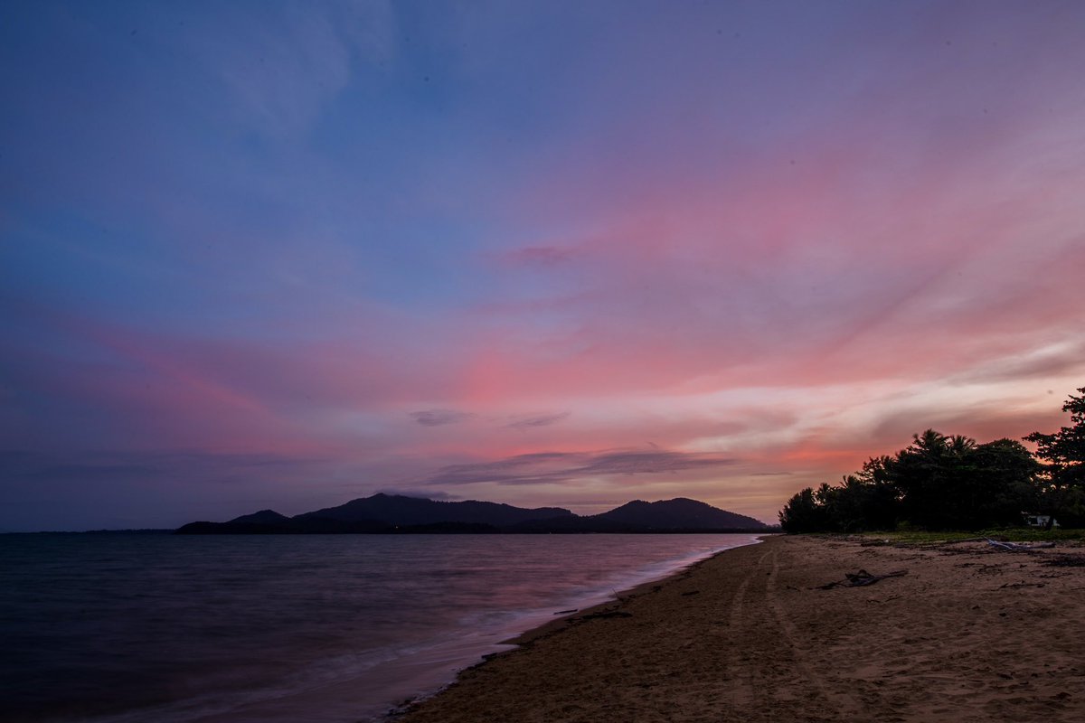 max_spry823's tweet image. Last night’s sunset over Kurrimine Beach, Far North Queensland, Australia.