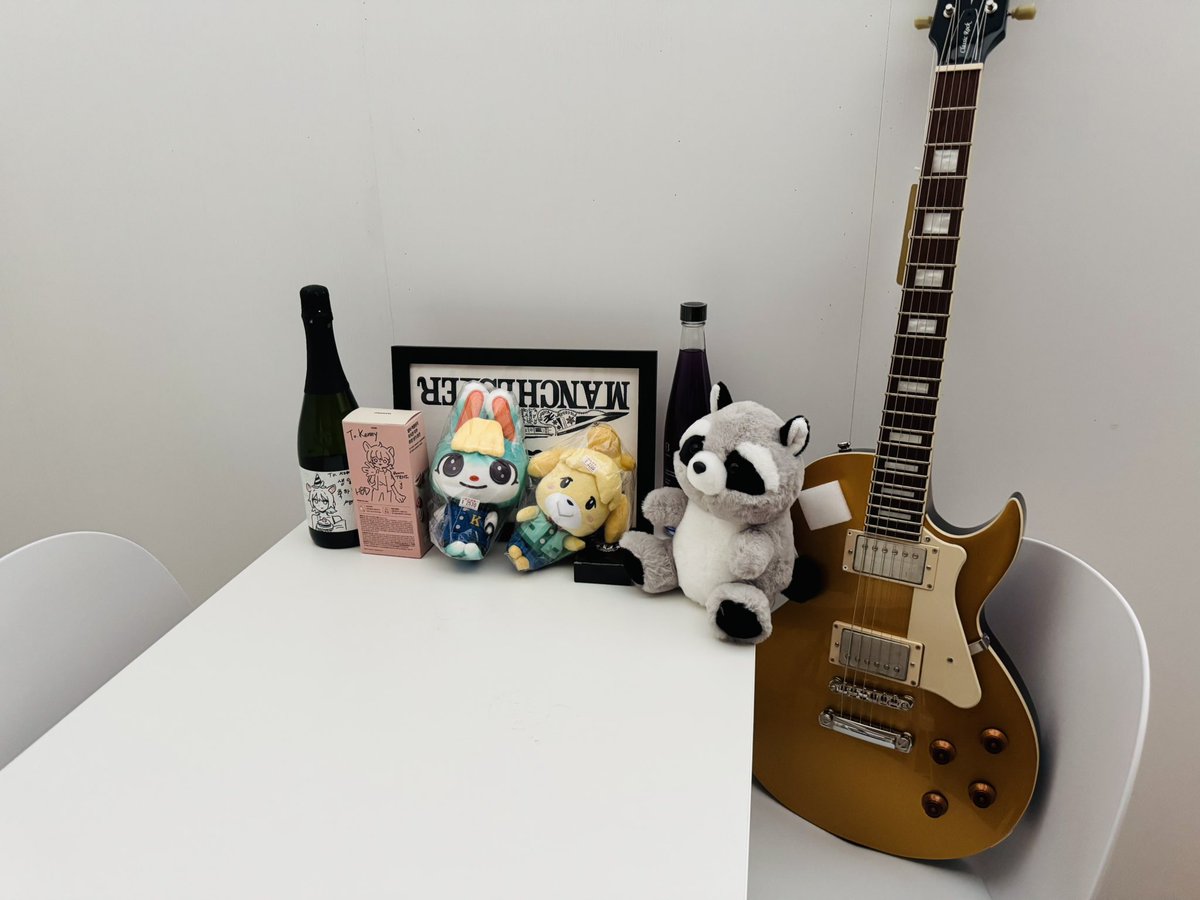 kennyoungx's tweet image. All sweet meaningful birthday gifts i received today !!
Absolutely the most epic birthday party ever with the most talented, nice and cool friends i’m really grateful for, words can’t describe how much all this and my friends mean to me