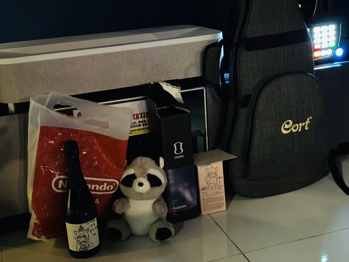 kennyoungx's tweet image. All sweet meaningful birthday gifts i received today !!
Absolutely the most epic birthday party ever with the most talented, nice and cool friends i’m really grateful for, words can’t describe how much all this and my friends mean to me