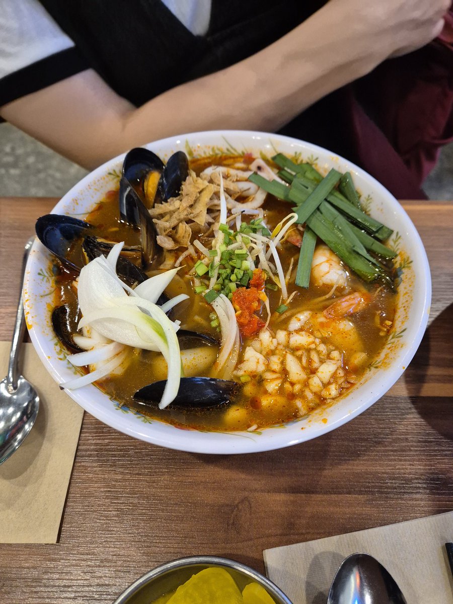 어제는 점심은 콩국수 저녁은 쌀국수로 면면데이였다