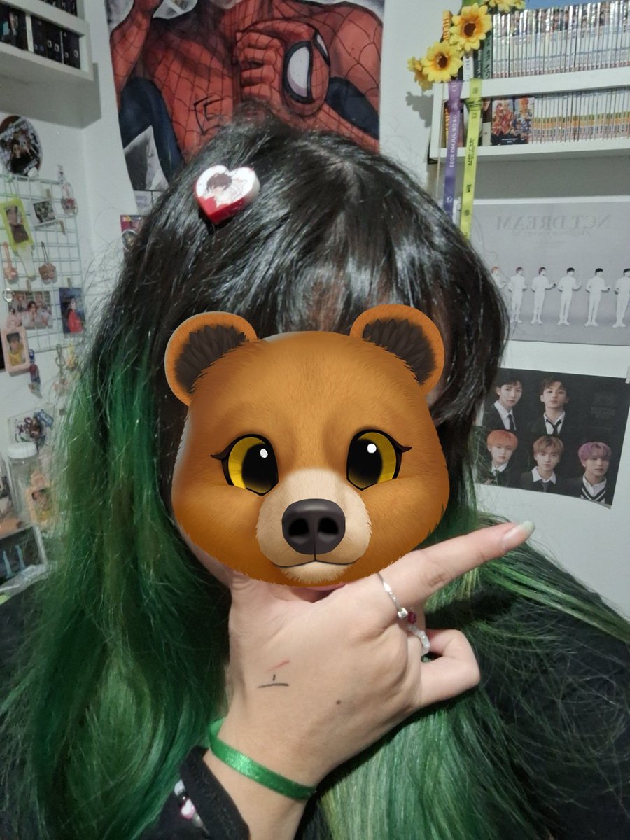 pudinryo's tweet photo. guys look at my new hair clip with dongren kissing!!! art of the best artist ever 🫶 @hcrjside thank you for letting me do this 🥺❤️ https://t.co/KhCM85RwJP
