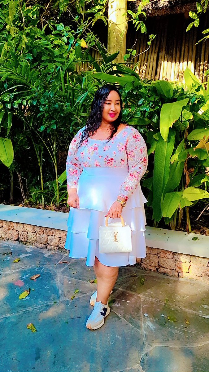 Hello Dears♥️ UHAI ulio nao Afya njema Mwonekano Vitu ulivyo navyo visikudanganye kuwa humwitaji Mungu kwenye maisha yako wala hakuna ulazima wa wewe kufanya ibada maisha yetu ni kama jani la mti muda wowote hudondoka na kunyauka TUSIACHE KUFANYA IBADA NDUGU ZANGU🙏♥️