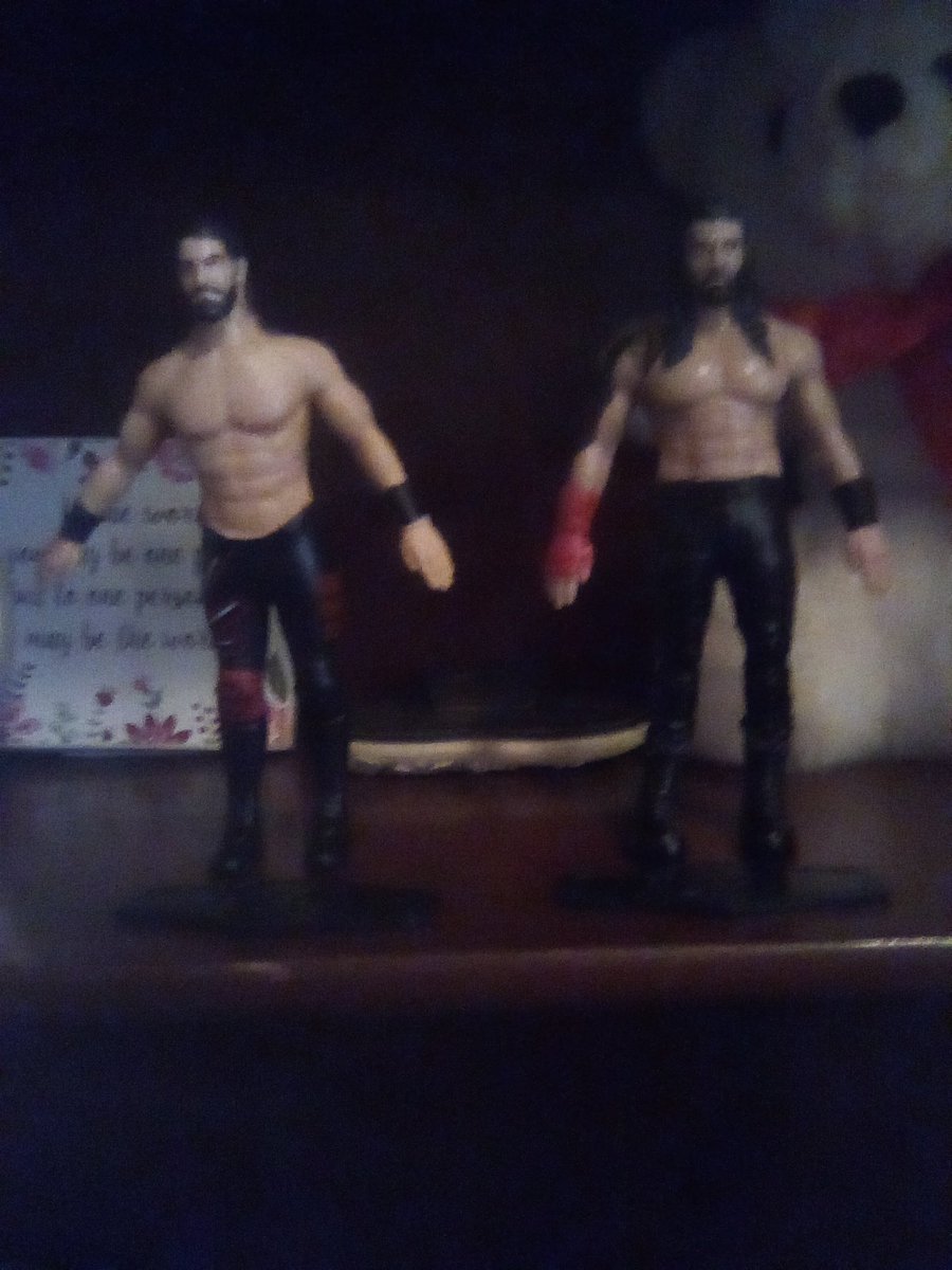 AngelicEmpire25's tweet photo. Hey guys these are the two action figures I got from my birthday, I was trying to get a really good view of them I try my best so these are the two that I got for my birthday of @WWERollins 🔥& @WWERomanReigns ☝🏽
#SethRollins #TheVisionary #MrMITB #RomanReigns #TribalChief #OTC https://t.co/8wAyegRwsz