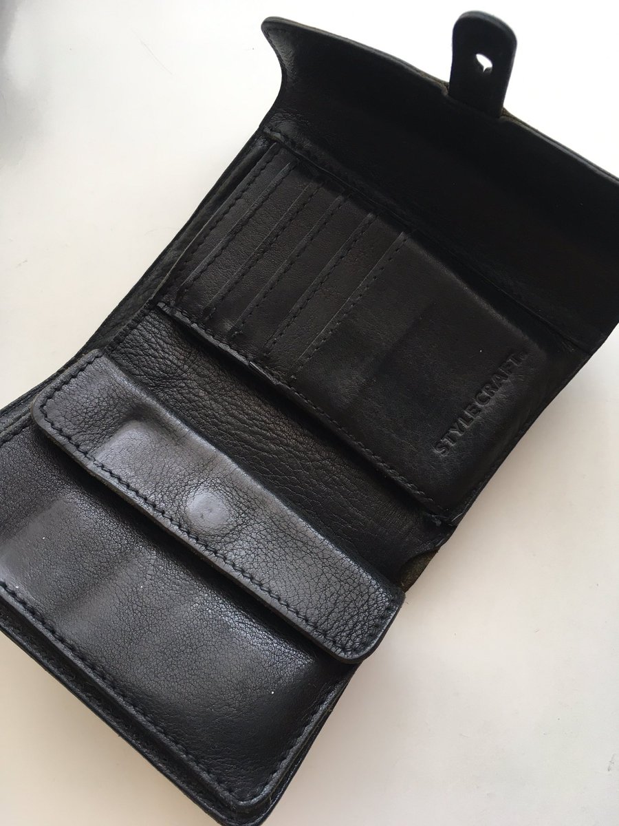 doron1557395's tweet image. こちら初めての書写😄
#文100

家族より財布のお手入れお願ーい‼︎
って言われたのでラナバー塗り塗りするも全然足りんってさ🌀
後日リベンジしますわぃっ😆
#stylecraft