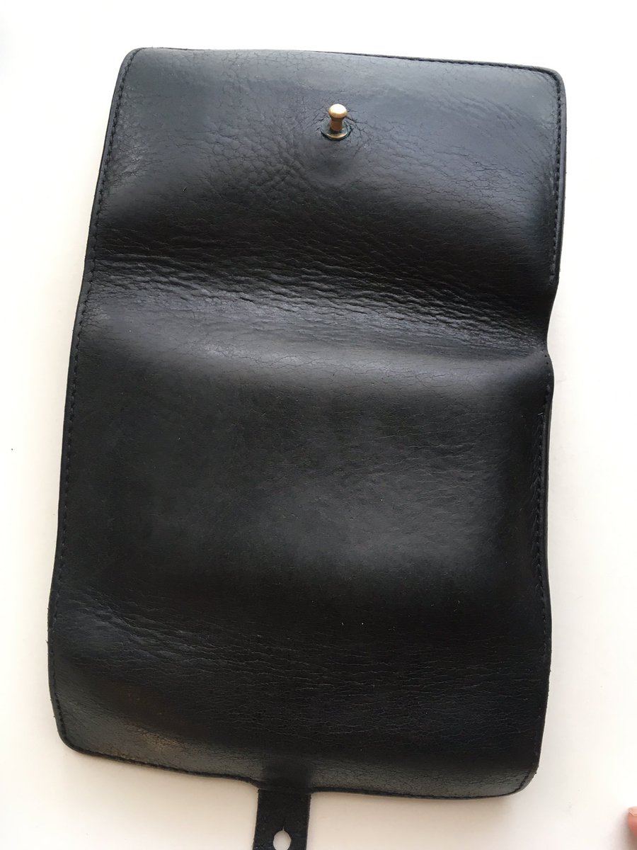 doron1557395's tweet image. こちら初めての書写😄
#文100

家族より財布のお手入れお願ーい‼︎
って言われたのでラナバー塗り塗りするも全然足りんってさ🌀
後日リベンジしますわぃっ😆
#stylecraft