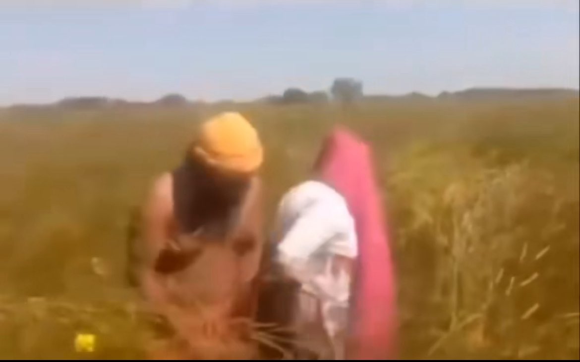 यह तो बहुत नाइंसाफी है ये बाबा है अगर श्राप दे दिया तो मरे जाओगे बाबा की तपस्या भंग कर रहे हो ऐसे वीडियो बनाकर ।
#PerthSanta