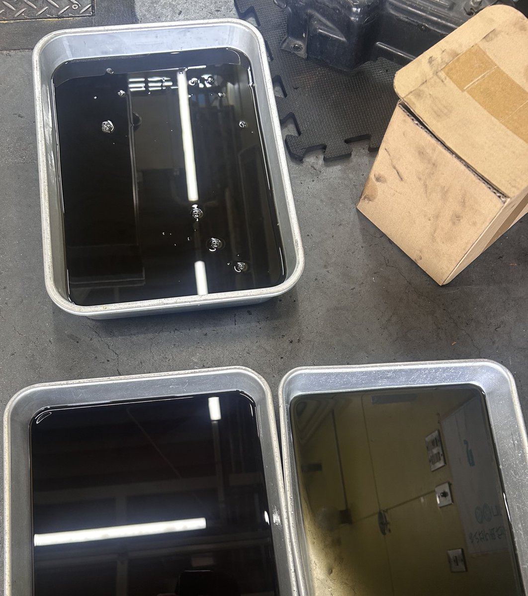 新車-5000km油脂類全交換
左上からミッション、デフ、トランスファ
交換してよかった…