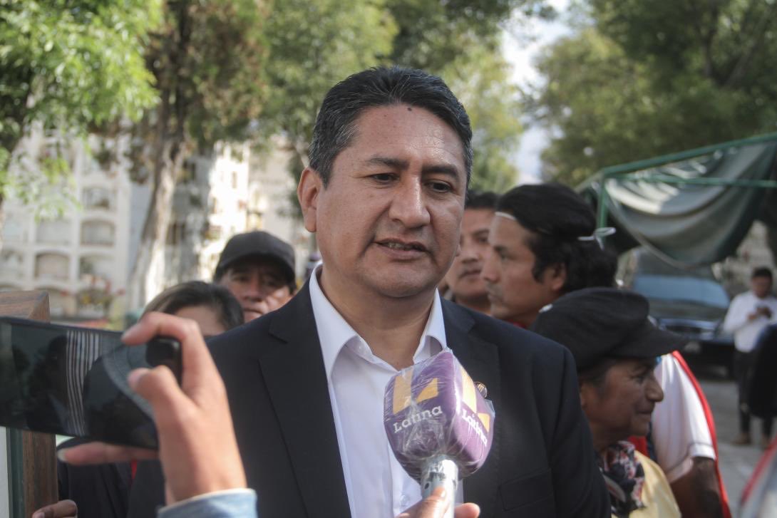JoseLuisGil1000's tweet photo. A ver “montaña” @VLADIMIR_CERRON acéptalo, eres un fracaso rotundo. Como político, tus primos salvajes (SL-MRTA) te usaron y se quedaron con “tu gobierno”, Keiko ha sido más valiente que tu comiendo cana mientras tu andas escondido. Ni pa choro vales, pinturita ya te echó. Ahora eres Politico de twiter casi troll jajajajajajaja.
Si serás 🤦
