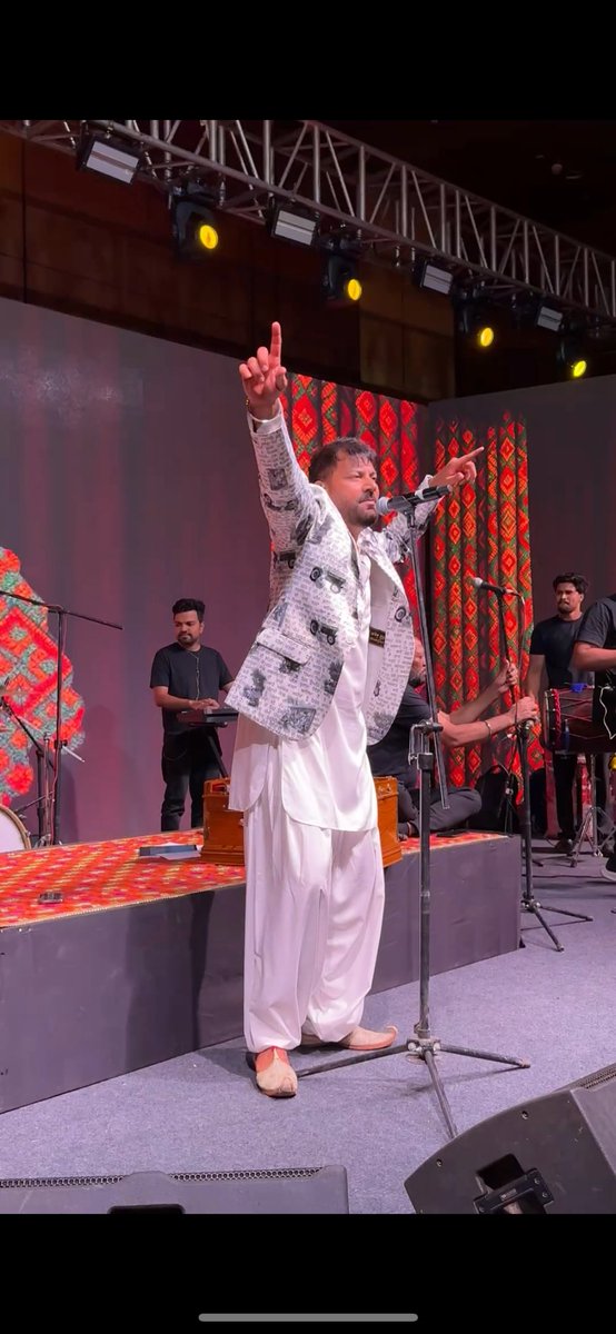 JJassiOfficial's tweet image. Meharbani @smtv0073
Bada khoobsoorat mahoul ditta raat
Suffi/Folk/Pop and Literature maza aagya
@3colorsofjassi thnx @simranjotmakkar bai