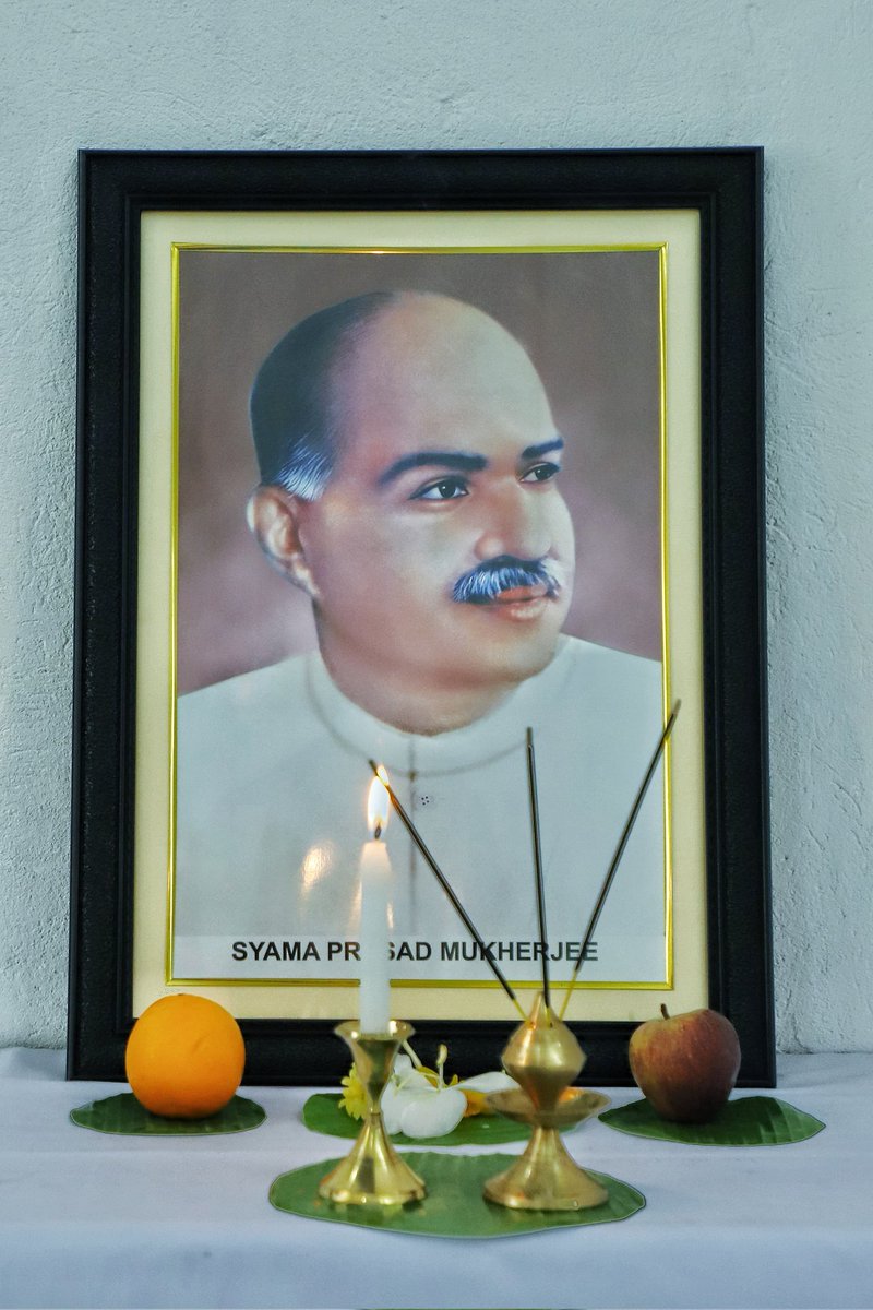 MaharajaManipur's tweet image. My Homage to Dr. Shyama Prasad Mukherjee on his 124th Birth Anniversary.
A visionary and selfless leader who martyred for the integration of Kashmir with the rest of India. He fought for the Abrogation of Article 370 & jailed for 45 days & died in the prison.