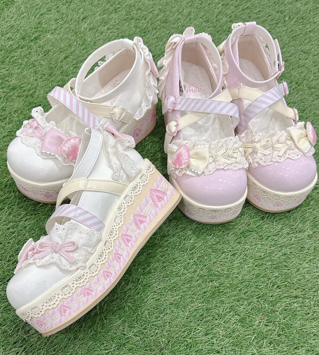 こんにちは☀
本日も17:00までフリー開店しております！

ショートケーキ ストラップシューズ【Aimee】
ホワイト・ピンクカラー
各サイズ店頭にございます！

ソールがケーキになっているかわいい厚底シューズを召し上がれ🍰