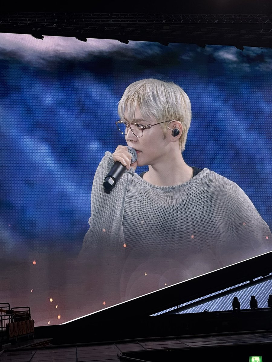 หึง เฮียหึง หยุดเถอะ ไม่เป็นดาราแล้วได้มั้ย เฮียอยู่หน้า kspo แล้ว ออกมานะ กลับบ้านเรากัน เฮียจะอยู่ยังไง หึงจนตาลายแล้ว